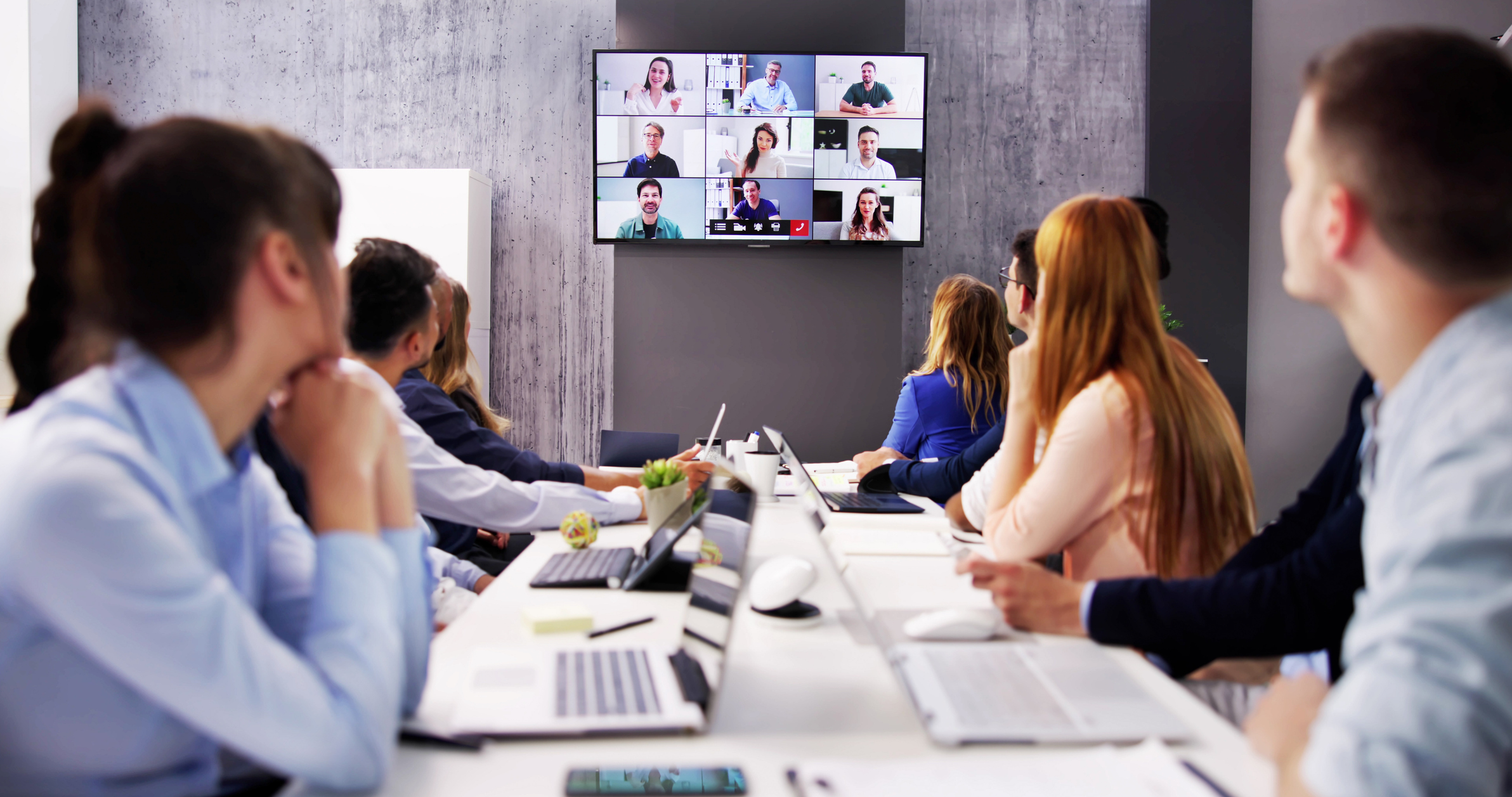 TruConnect delivers a seamless hybrid executive boardroom AV solution that improves collaboration and supports confident decision-making.